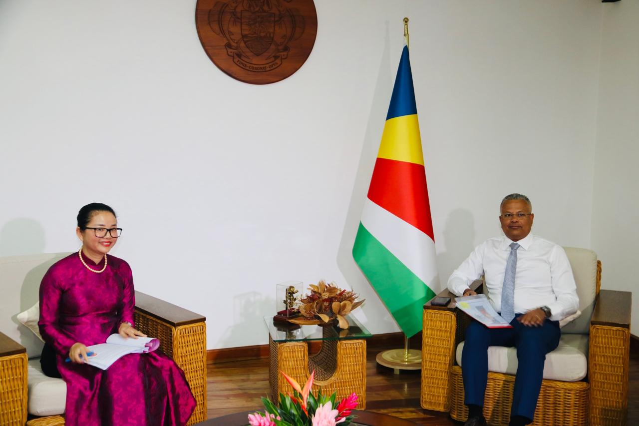Đại sứ chào xã giao Phó Tổng thống Sebastian Pillay
