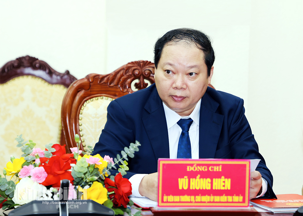 Đồng chí Vũ Hồng Hiên, Ủy viên Ban Thường vụ Tỉnh ủy, Chủ nhiệm Ủy ban Kiểm tra Tỉnh ủy phát biếu tại hội nghị.