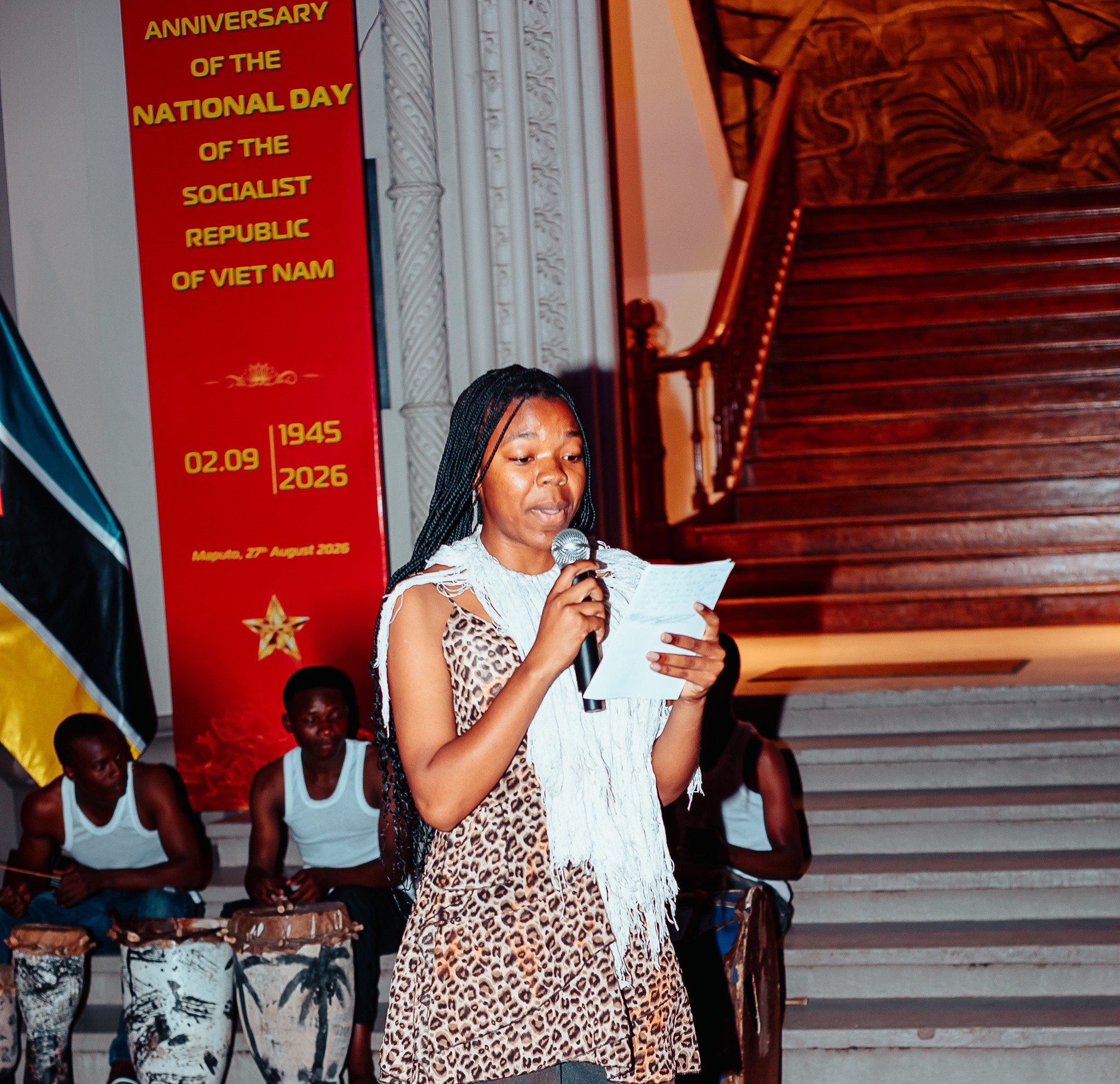 Học sinh trường trung học Josina Machel đọc thơ về tình hữu nghị Việt Nam - Mozambique