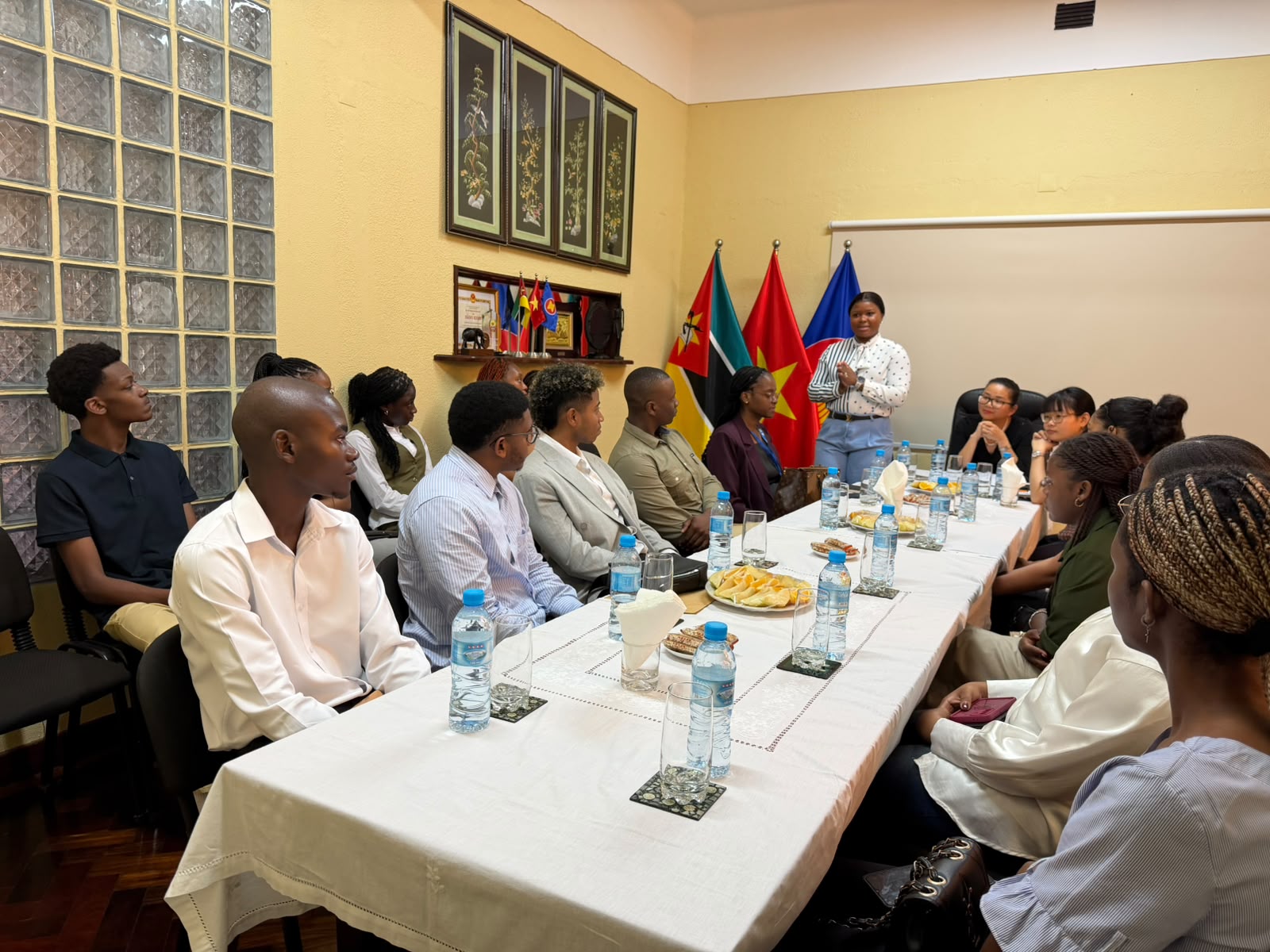 Bà Carla Caomba, Viện trưởng Viện Học bổng Mozambique